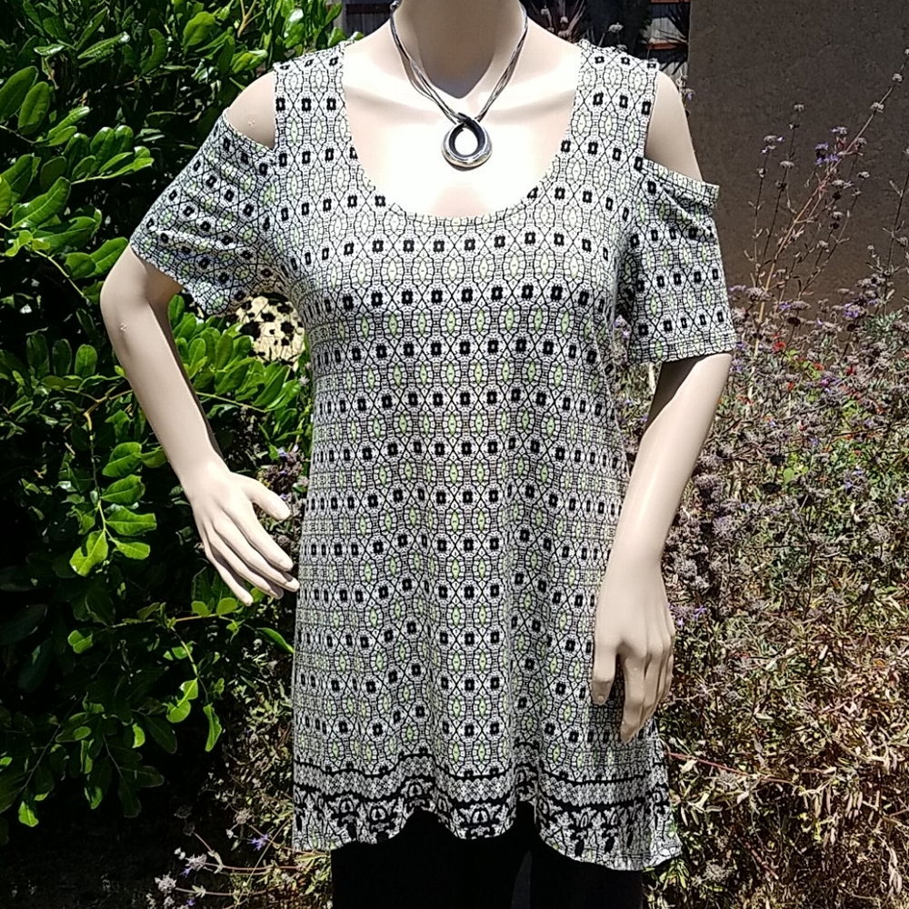 JNY Cold Shoulder Top - Size L